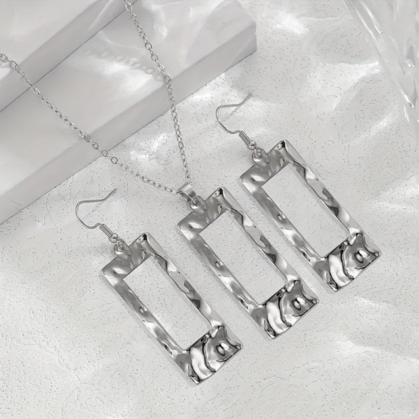Gold-Toned Hammered Geometric Set