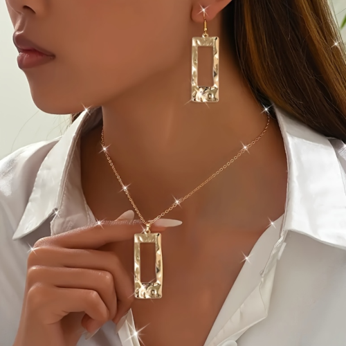 Gold-Toned Hammered Geometric Set
