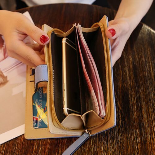 aaa8291a-9f06-4c16-b42d-6ac0d2b1ae07 Elegant Leaf Design Clutch