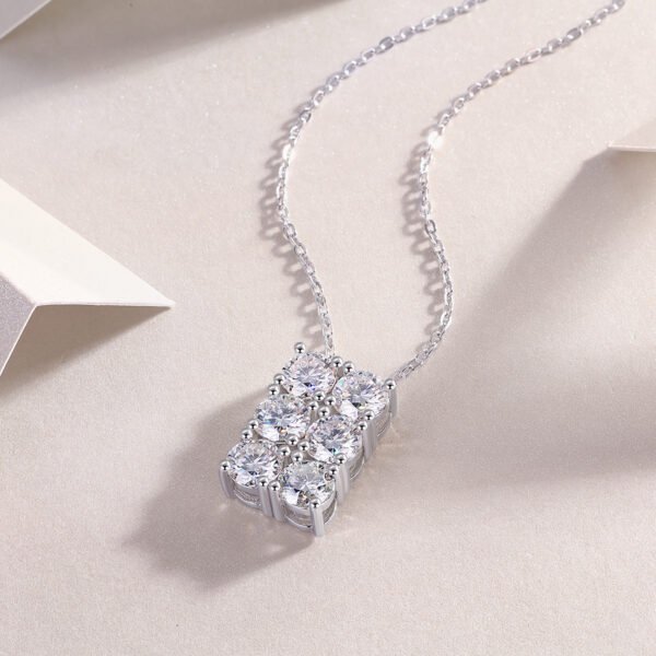 Round Moissanite Pendant Round Moissanite Pendant
